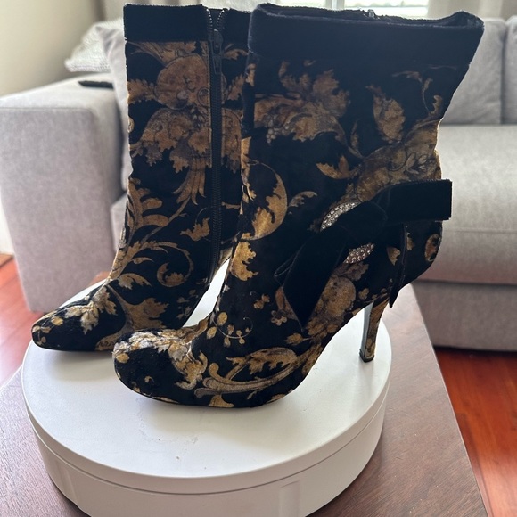 Casadei Velvet Boots Round Toe Size 7.5 Made In Italy 3.5” Heel - Picture 3 of 11